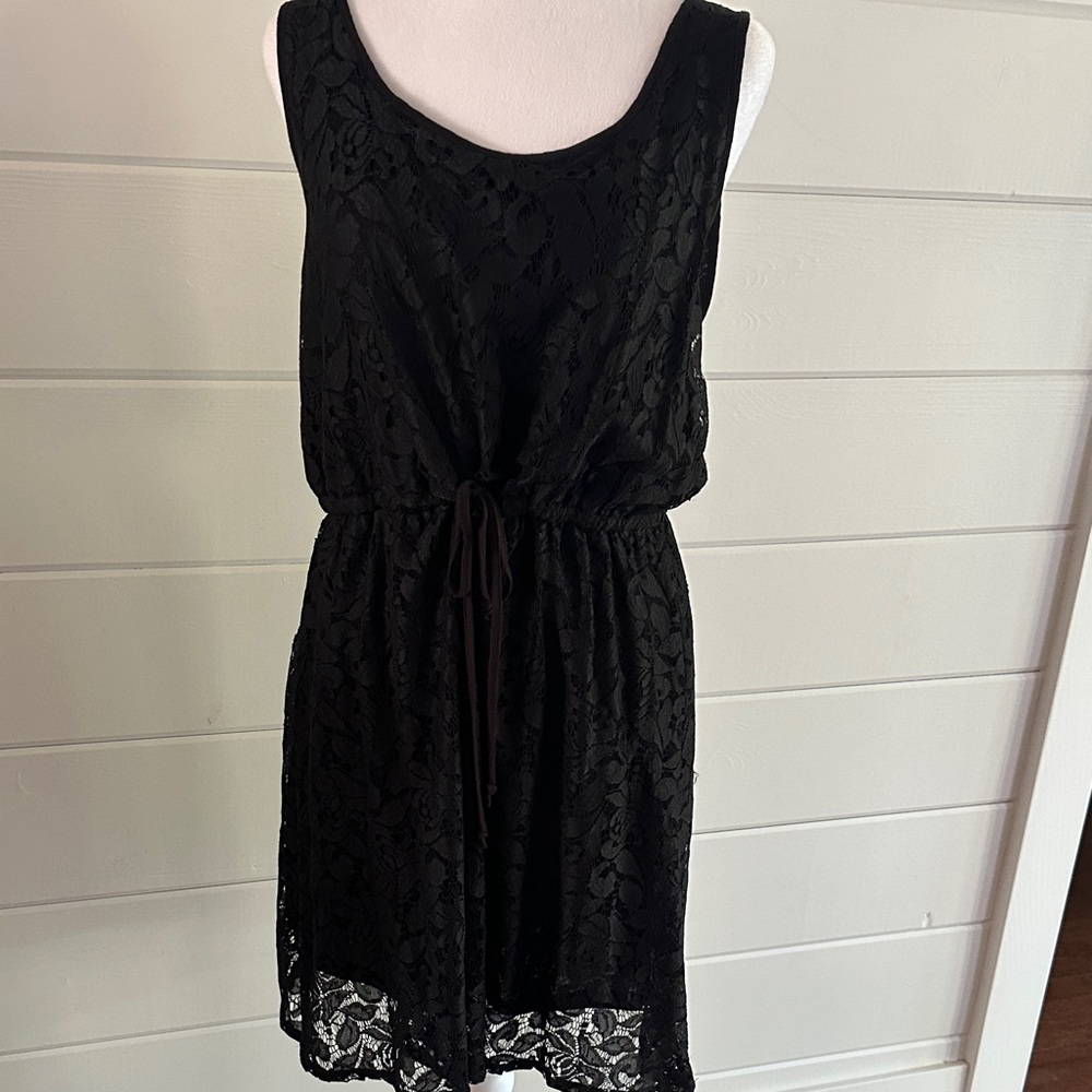 Classic Black Lace Sleeveless Dress